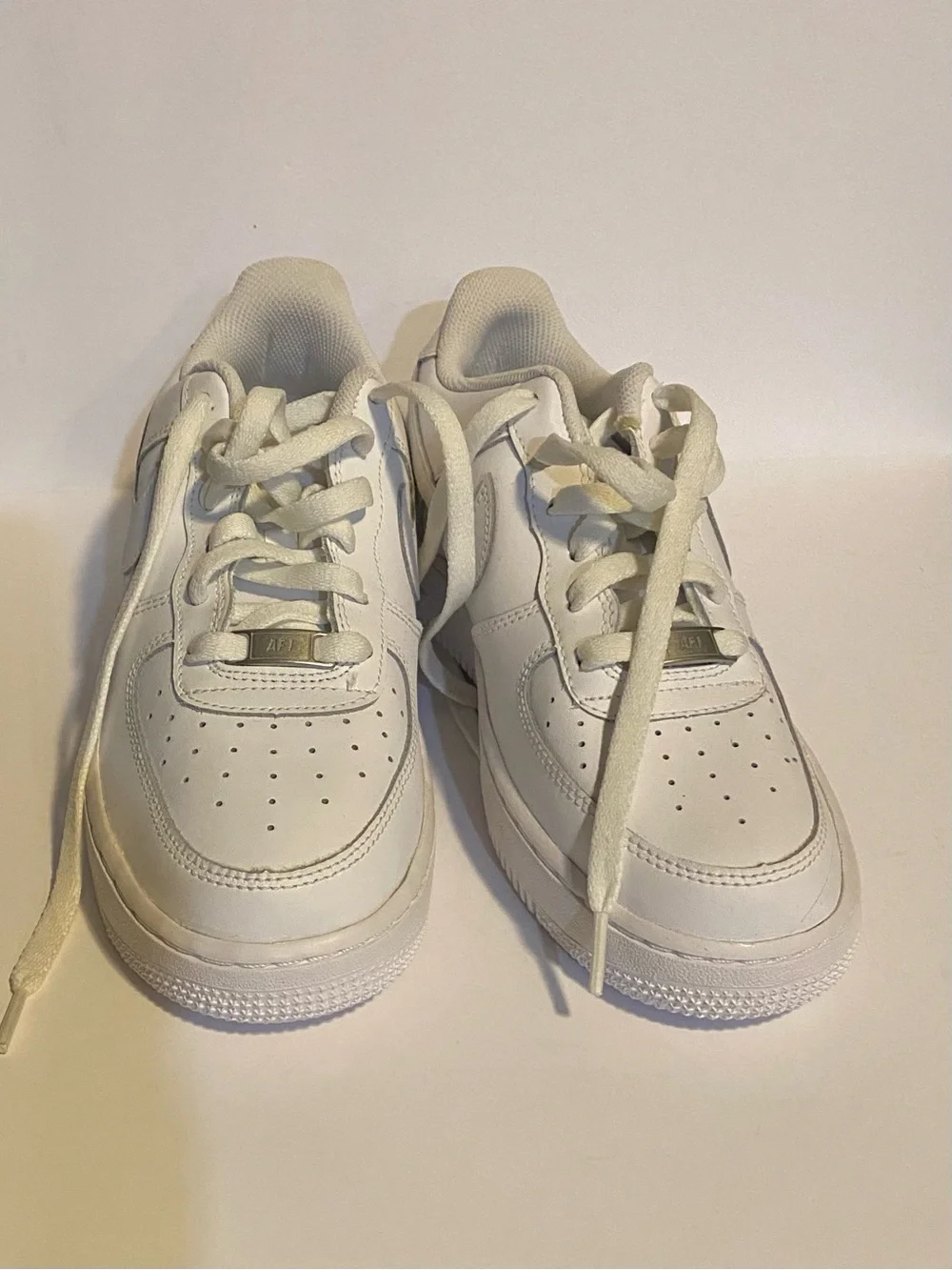 NWOT Nike Air White Force 1 Low-Top Sneakers with Classic Swoosh Y DH2920-1
